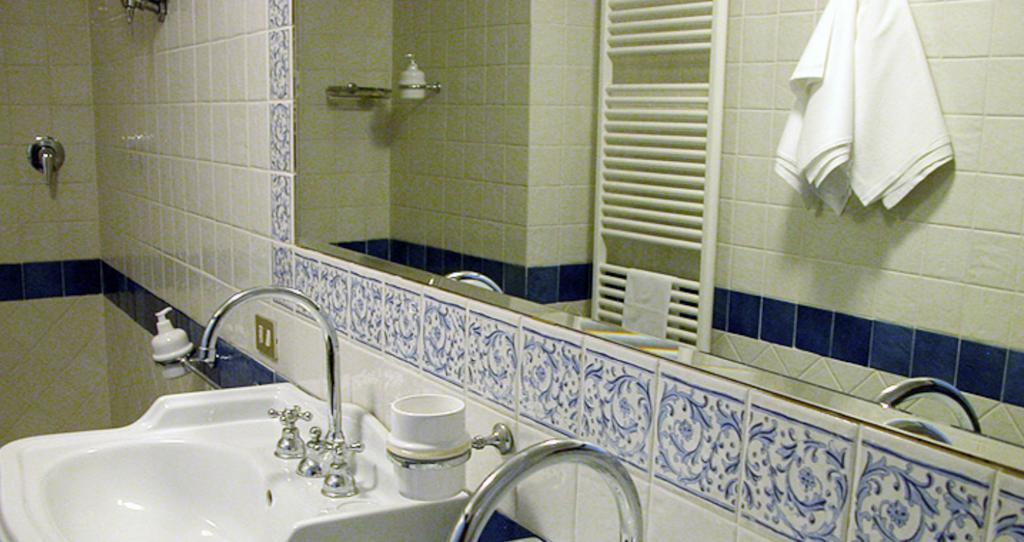 Residenza Sant'Emiliano Hotel Trevi Room photo